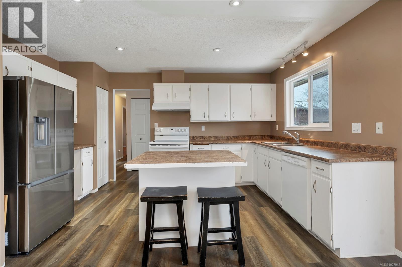 400 Englewood Dr - 5