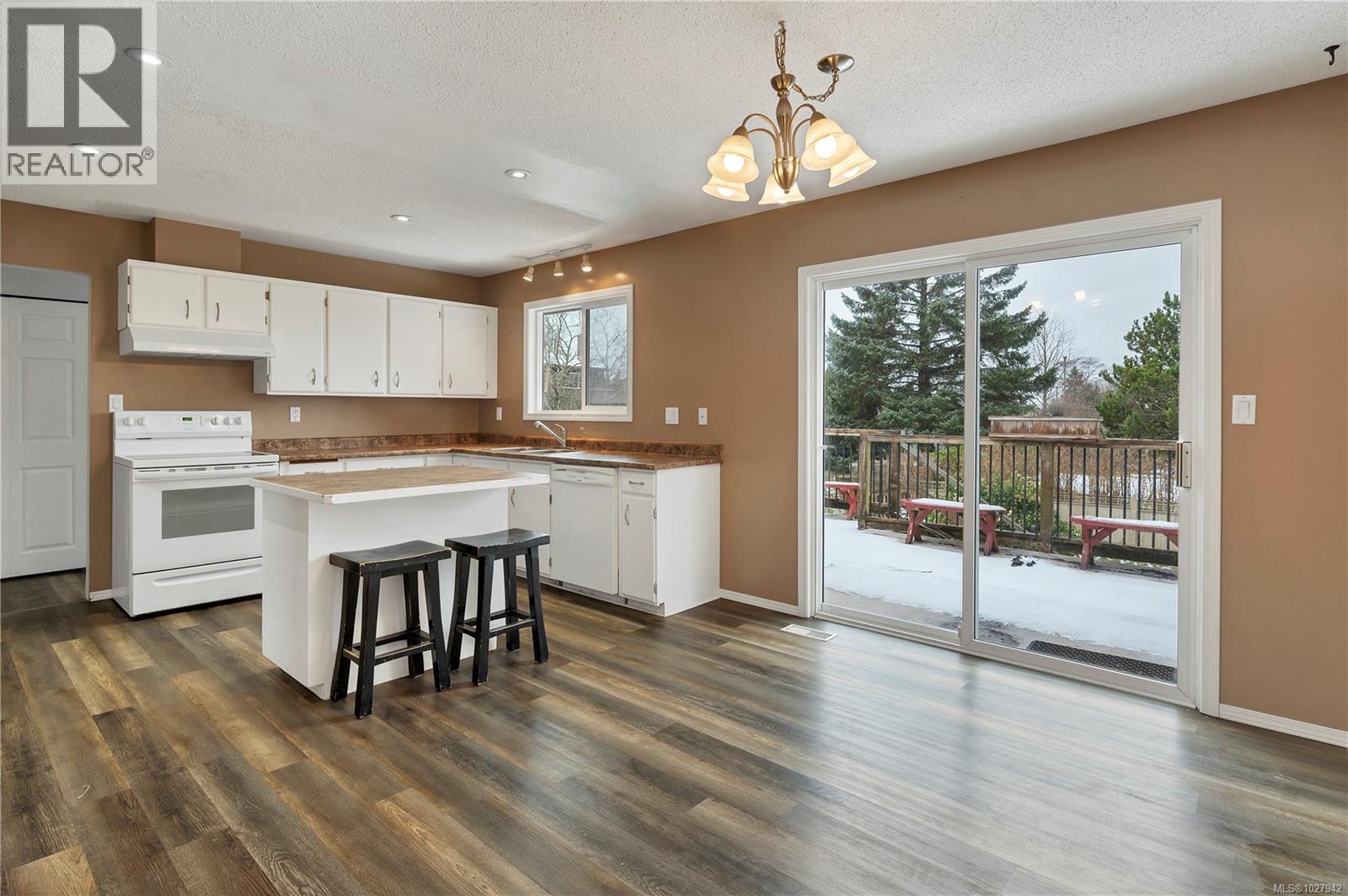 400 Englewood Dr - 6