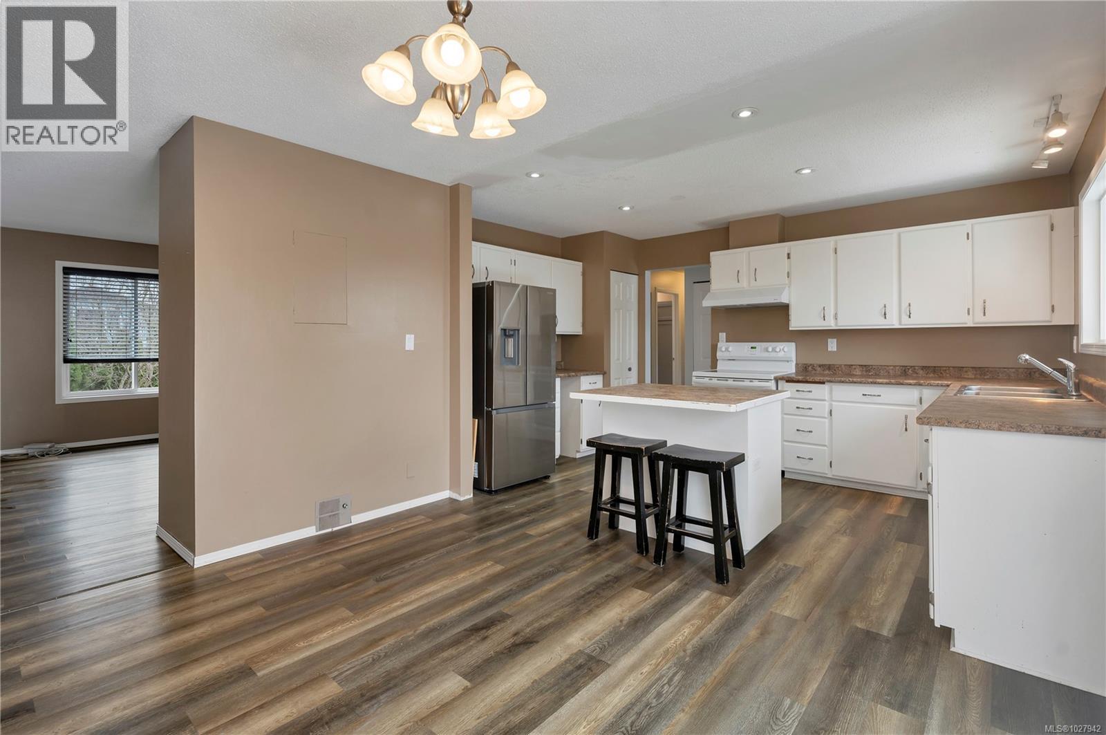 400 Englewood Dr - 7