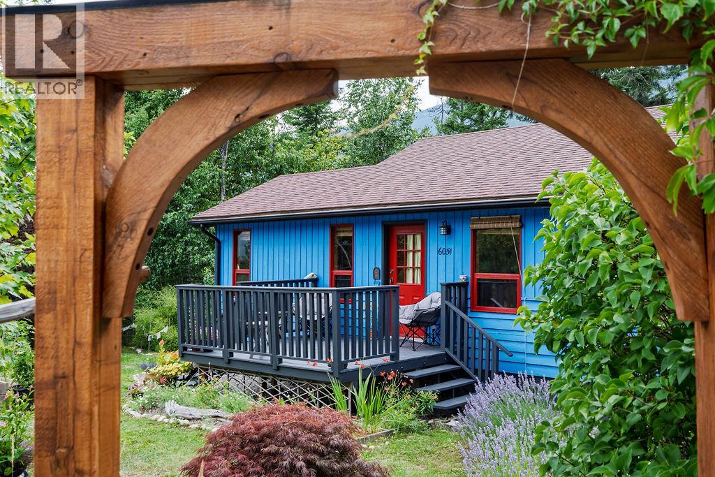 6051 PINE RIDGE Road, Kaslo