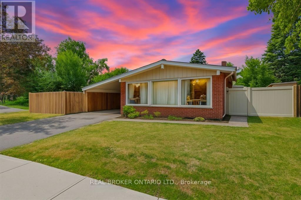 Welcome to 2061 Featherston Dr