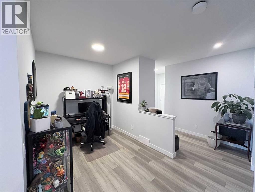 Single Family House for Sale in  Edith Road NW Glacier Ridge Calgary 