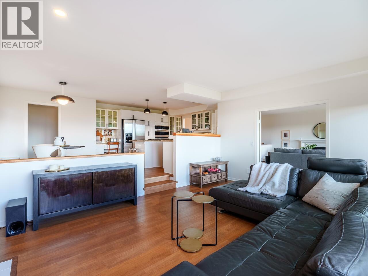 1987 W 35TH AVENUE, Vancouver