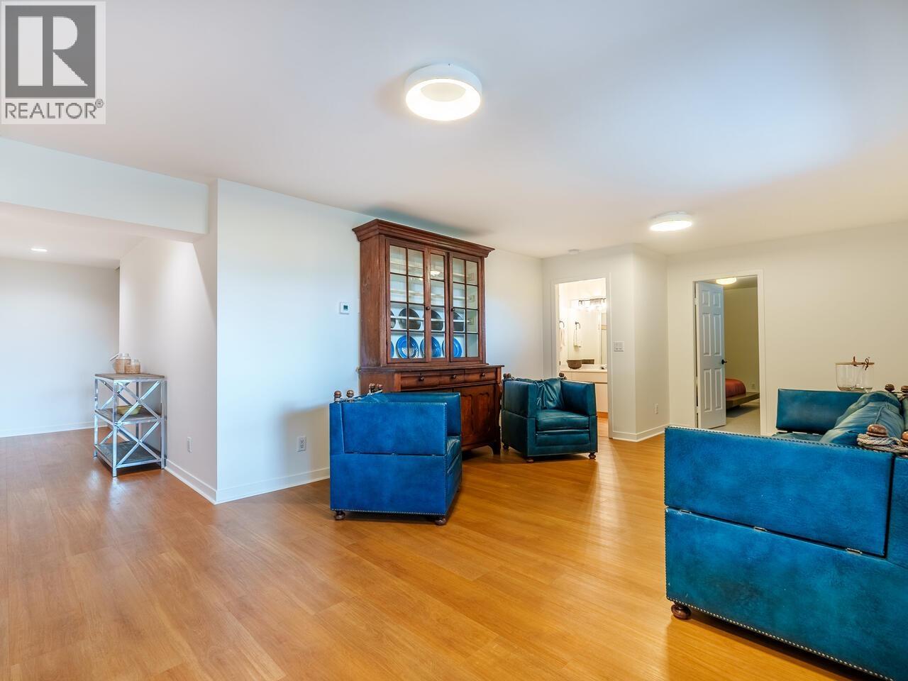 1987 W 35TH AVENUE, Vancouver