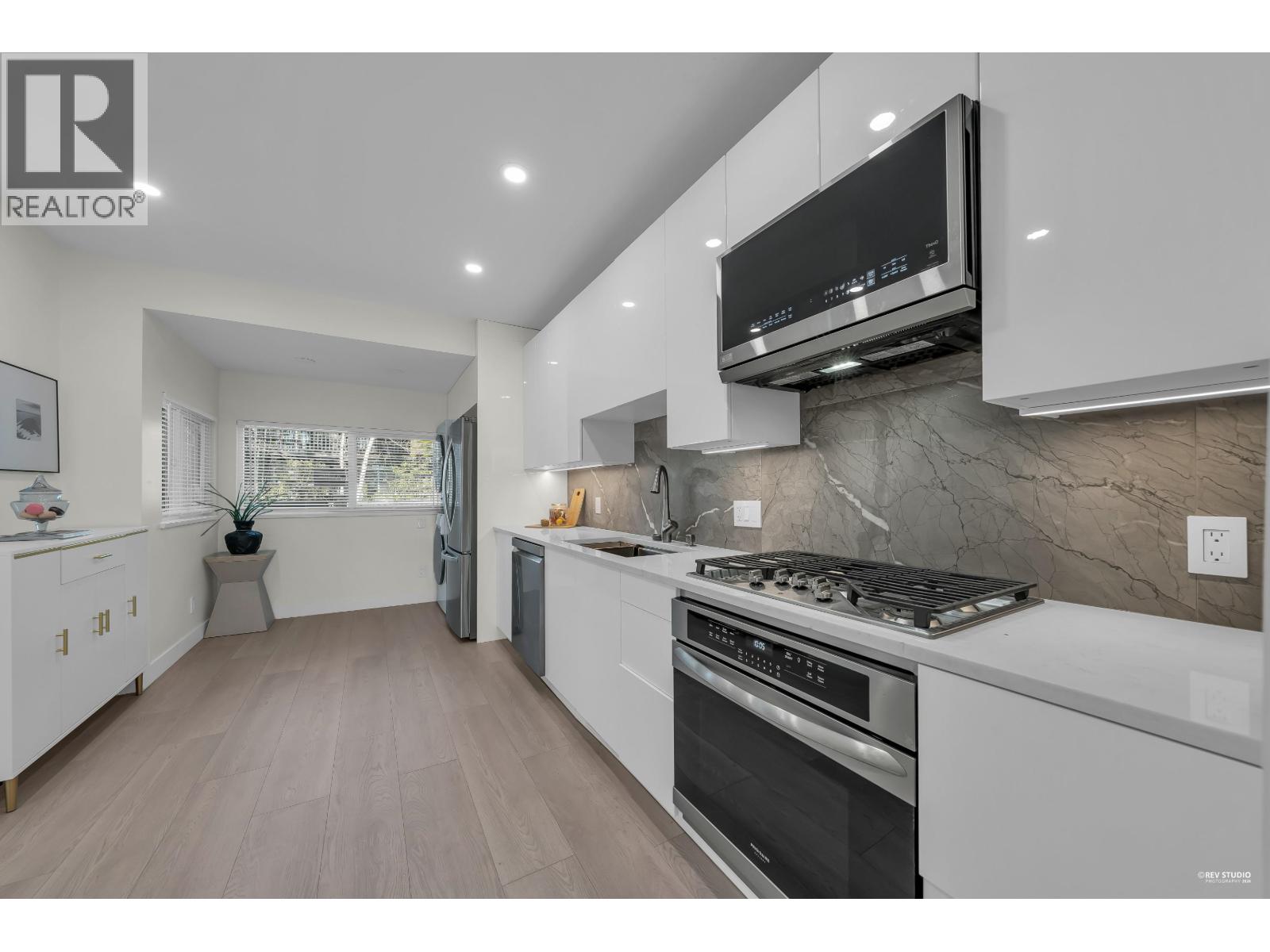 238 E 28TH STREET, North Vancouver