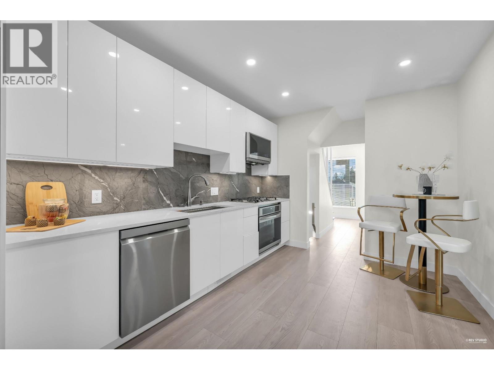 238 E 28TH STREET, North Vancouver