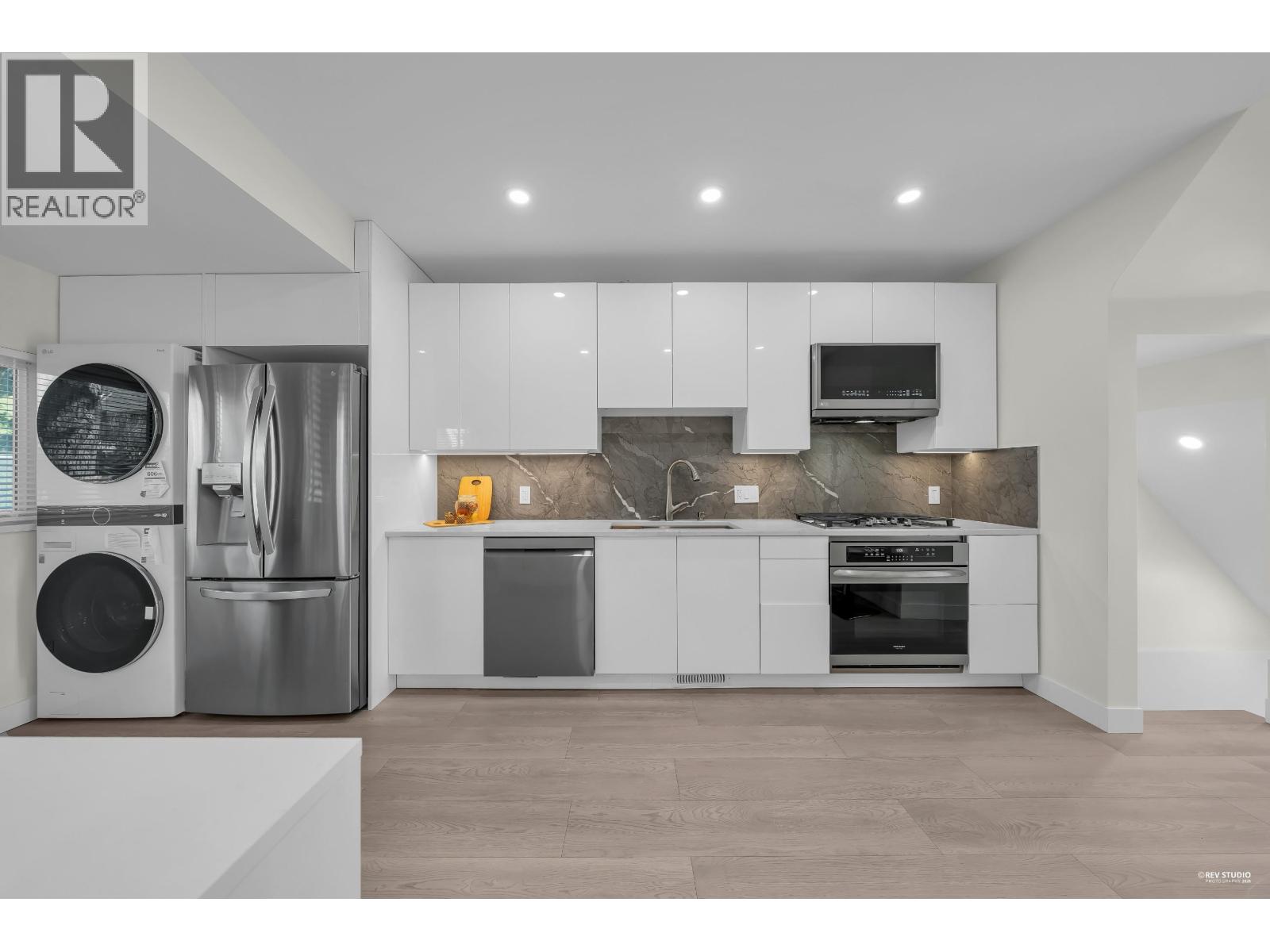 238 E 28TH STREET, North Vancouver