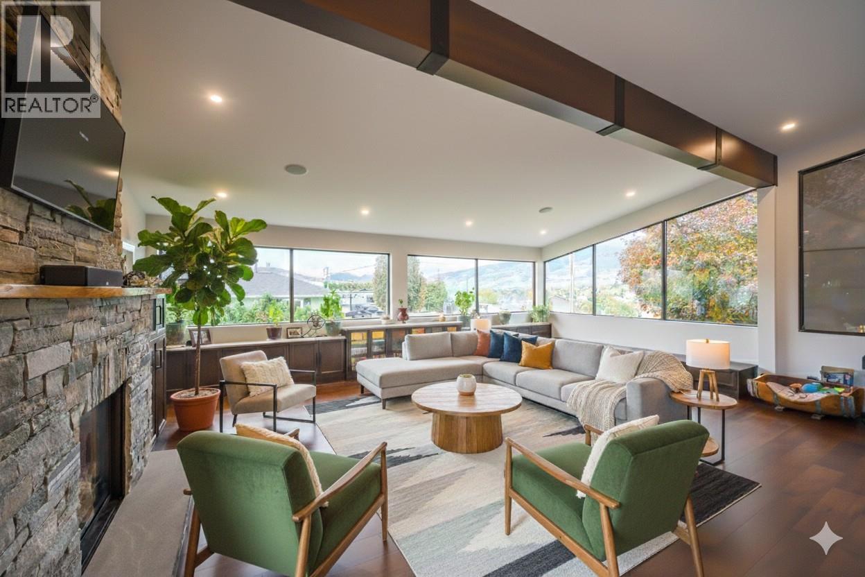 6521 BELLEVUE Drive, Oliver