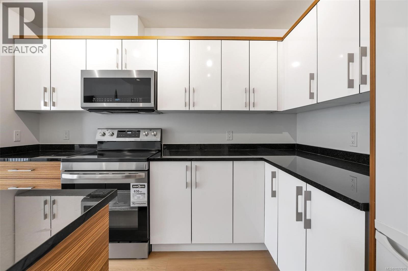 203 4030 Borden Street, Saanich