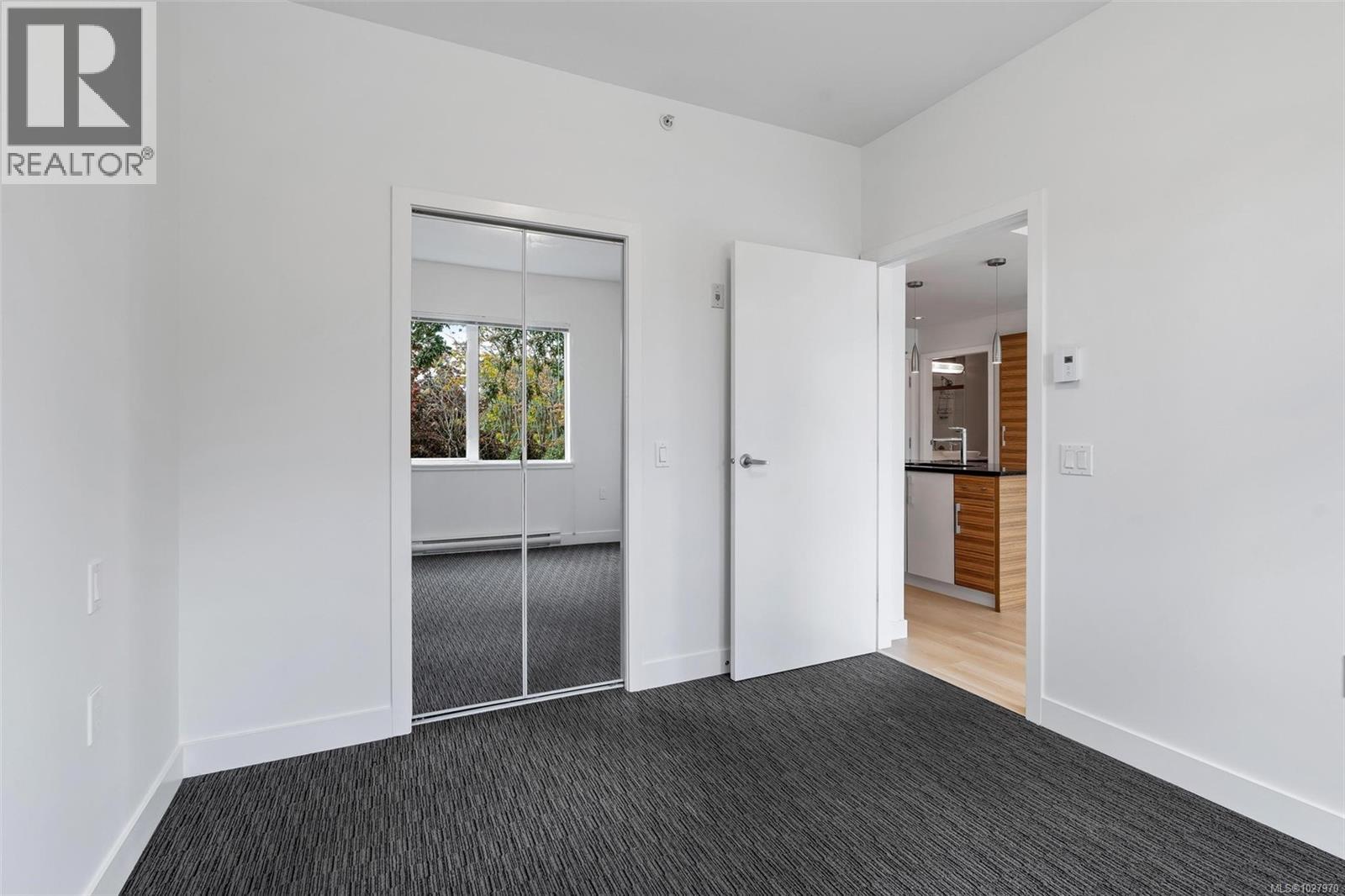 203 4030 Borden Street, Saanich