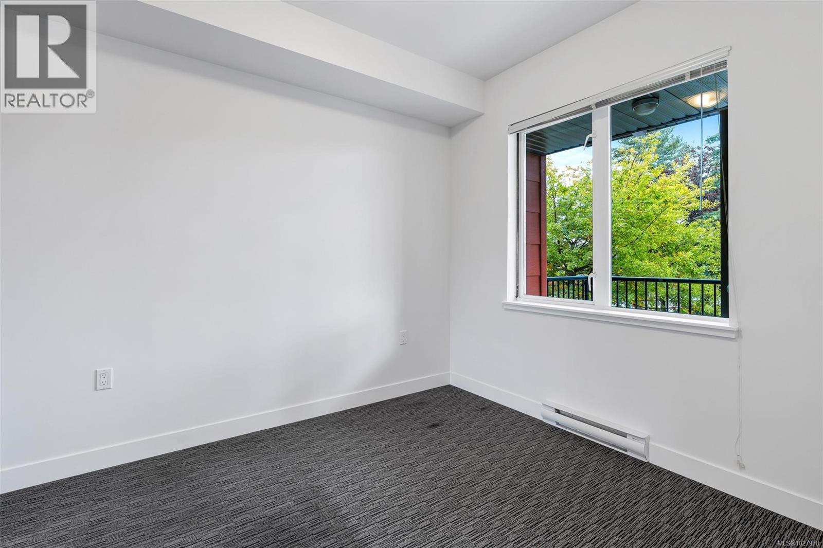 203 4030 Borden Street, Saanich