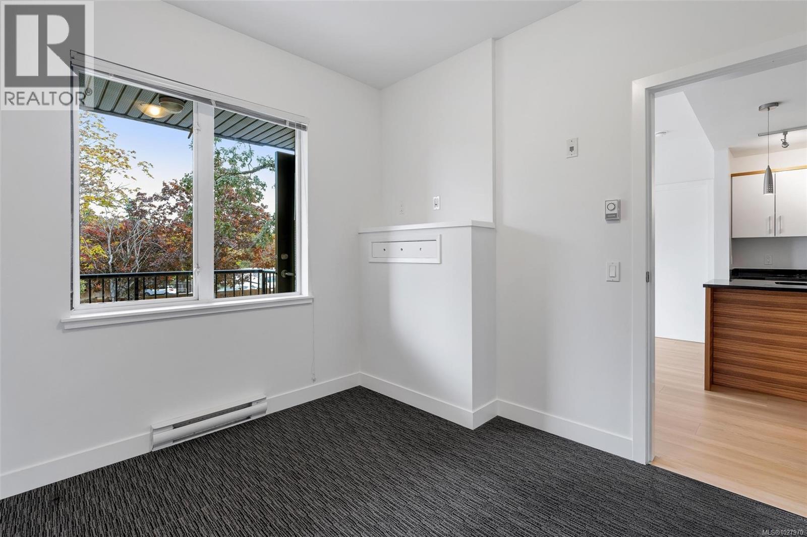 203 4030 Borden Street, Saanich