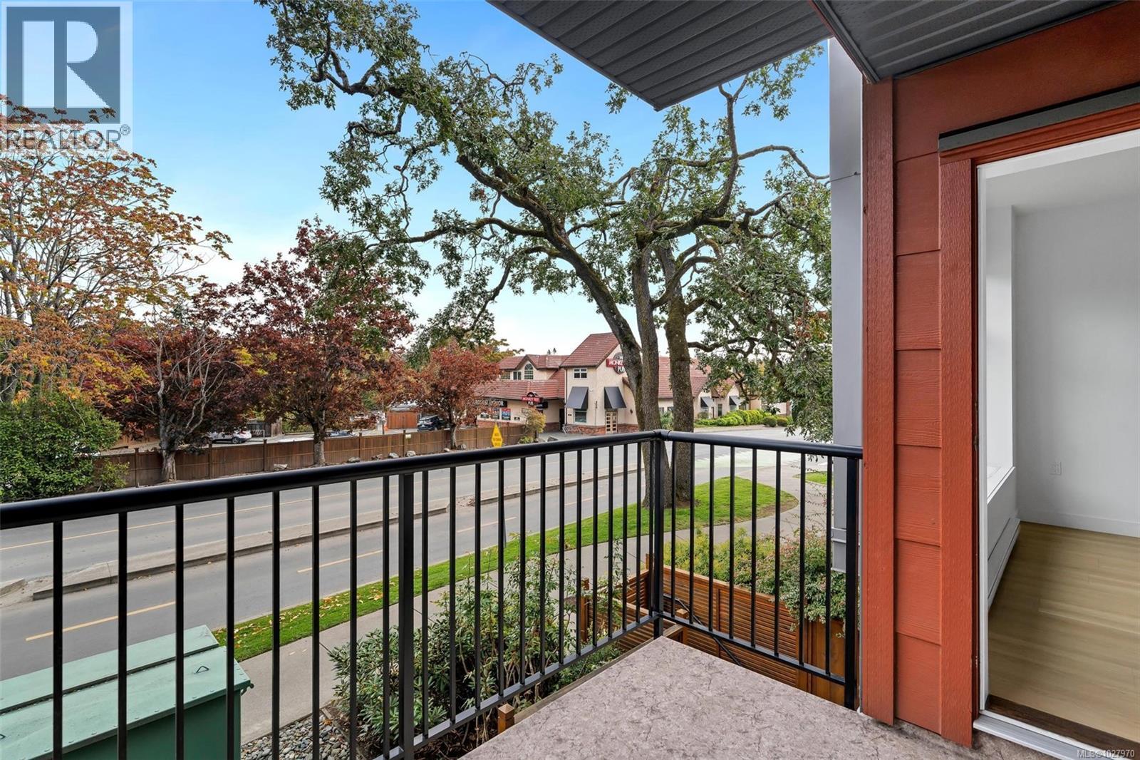 203 4030 Borden Street, Saanich