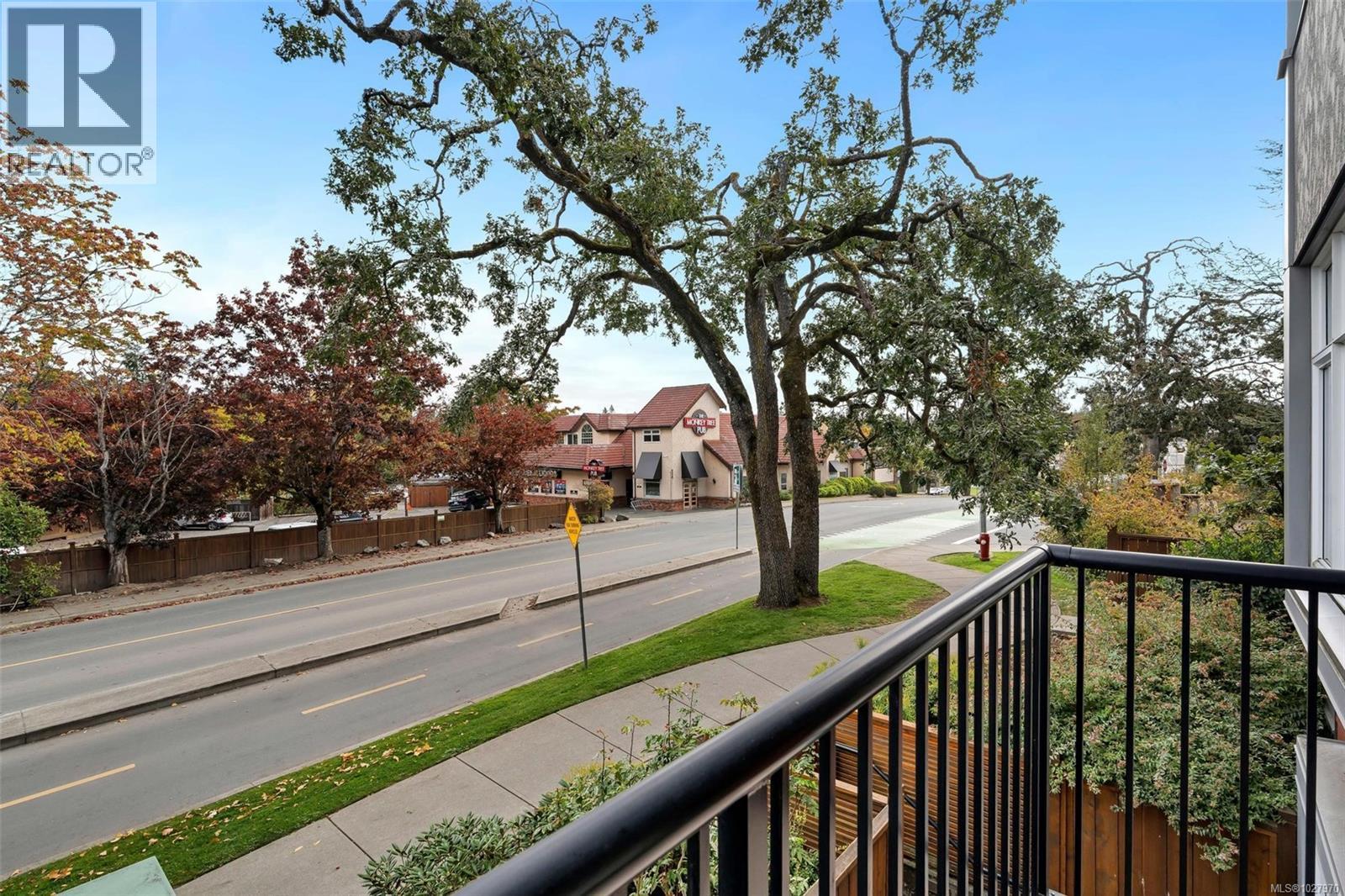 203 4030 Borden Street, Saanich