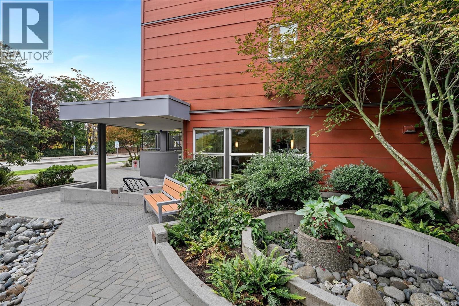 203 4030 Borden Street, Saanich