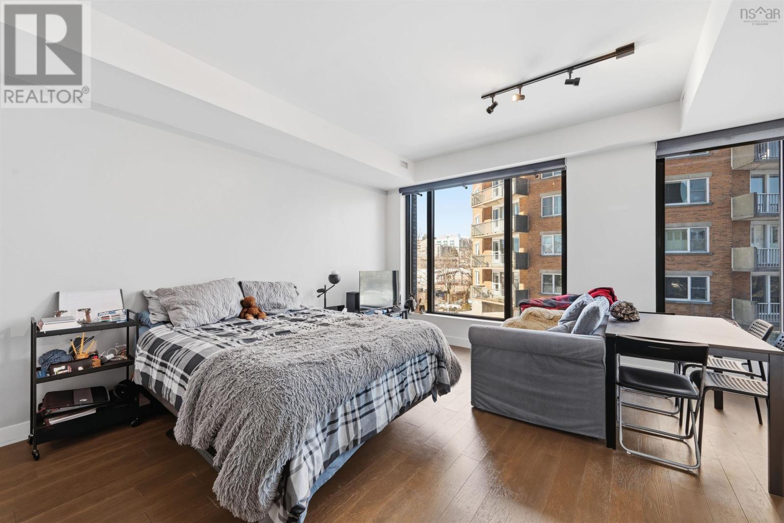 Property 16 of 35 of 305 1048 Wellington Street