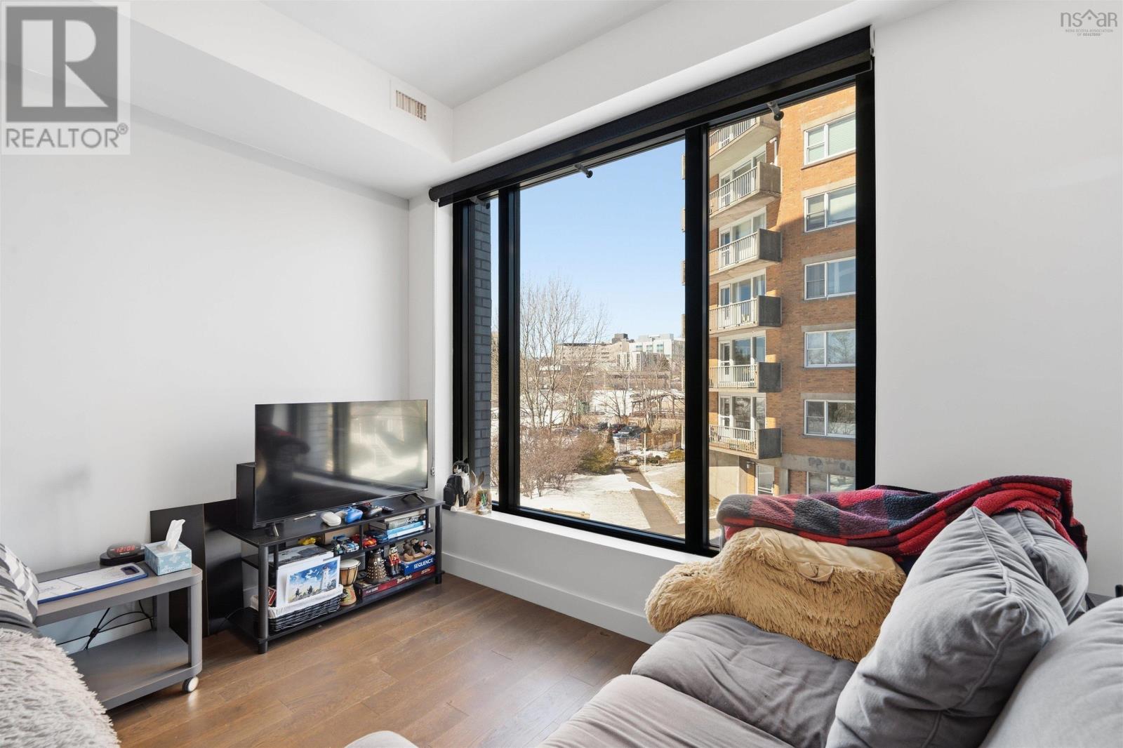 Property 19 of 35 of 305 1048 Wellington Street