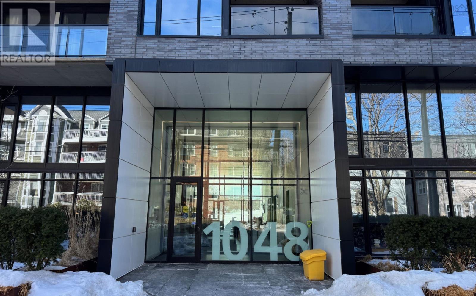 Property 23 of 35 of 305 1048 Wellington Street