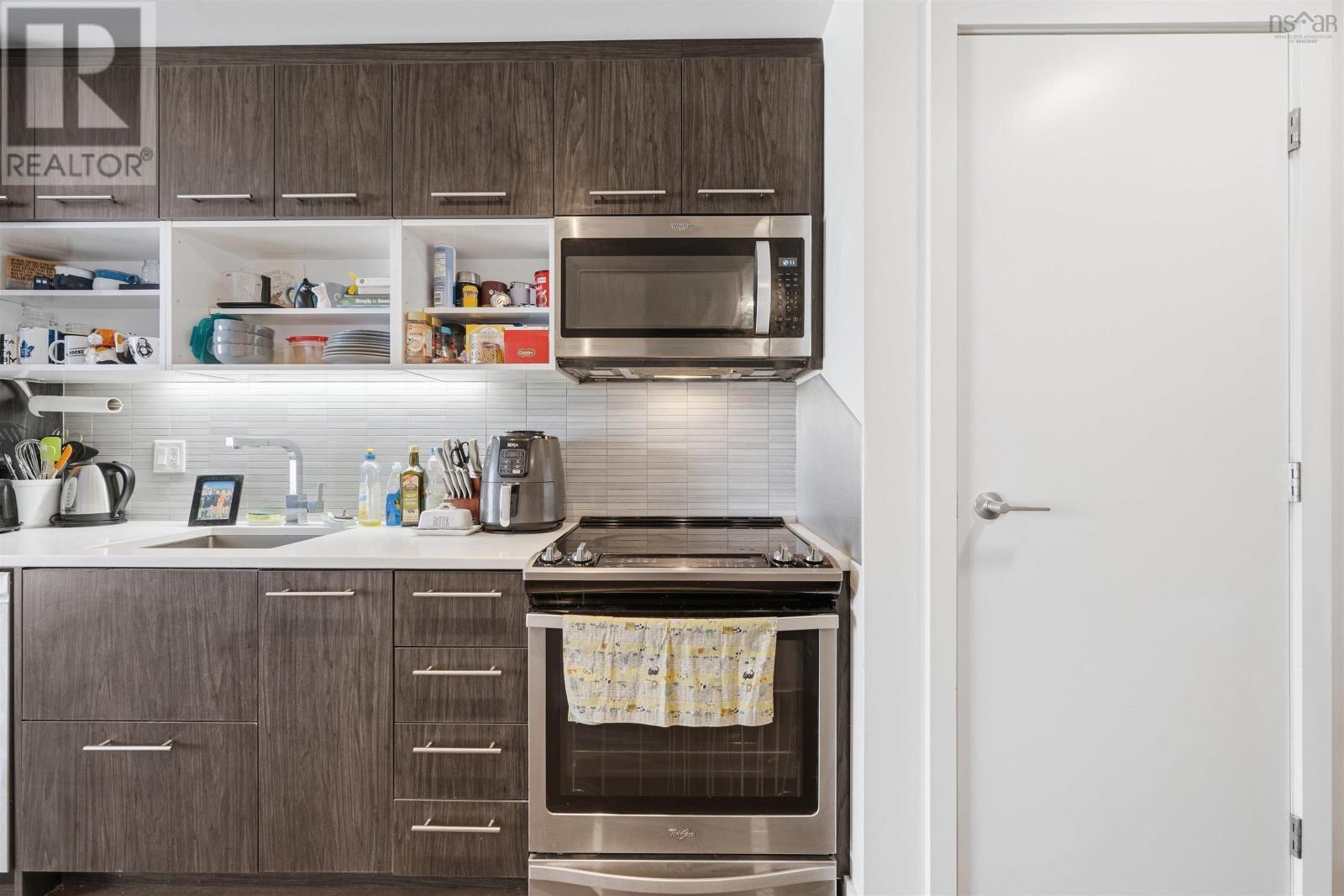 Property 8 of 35 of 305 1048 Wellington Street