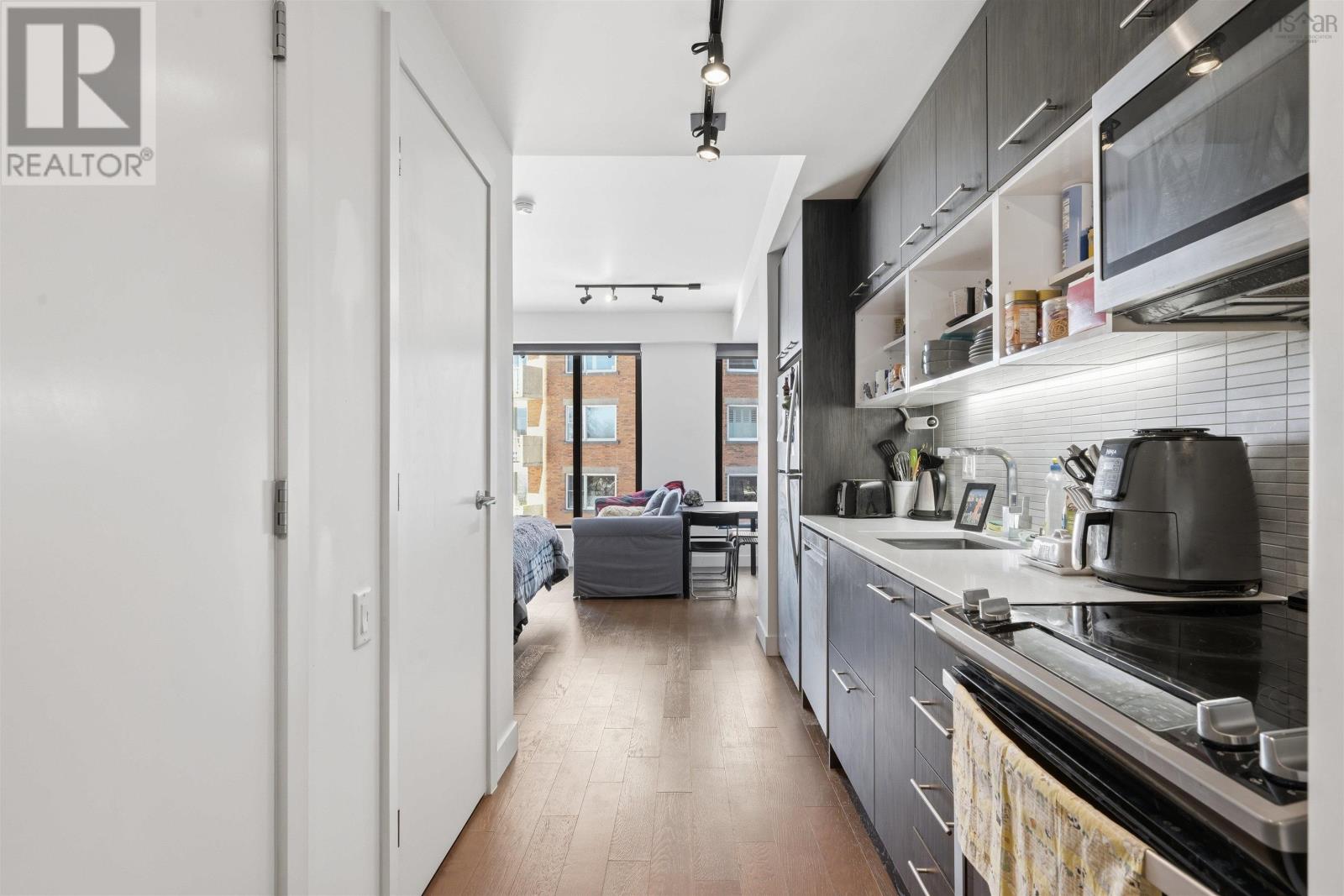 Property 9 of 35 of 305 1048 Wellington Street