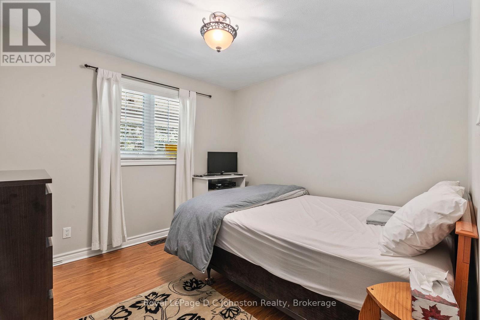 10 MITCHELL LANE - 27