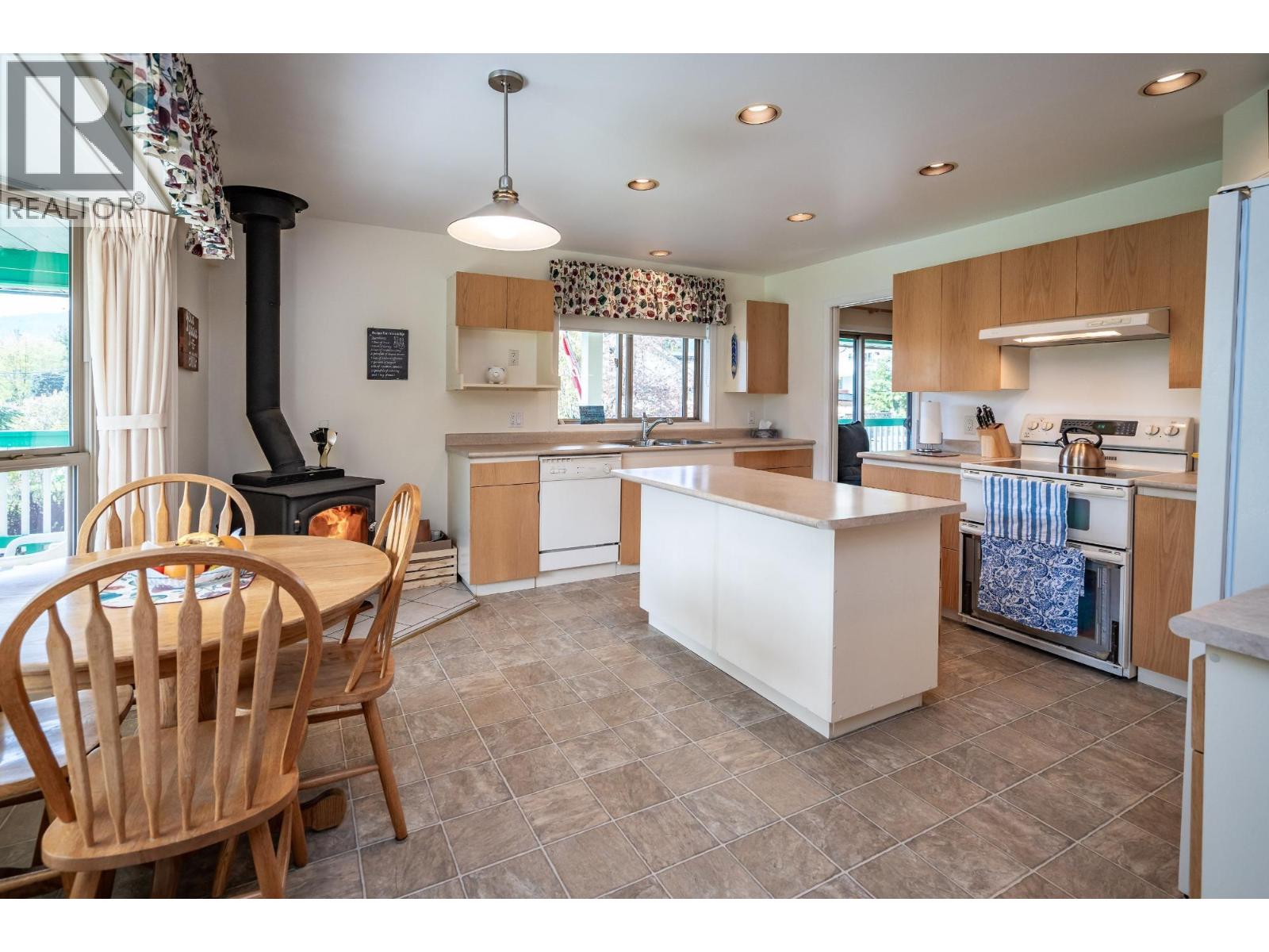 403 8TH  S Street, Kaslo