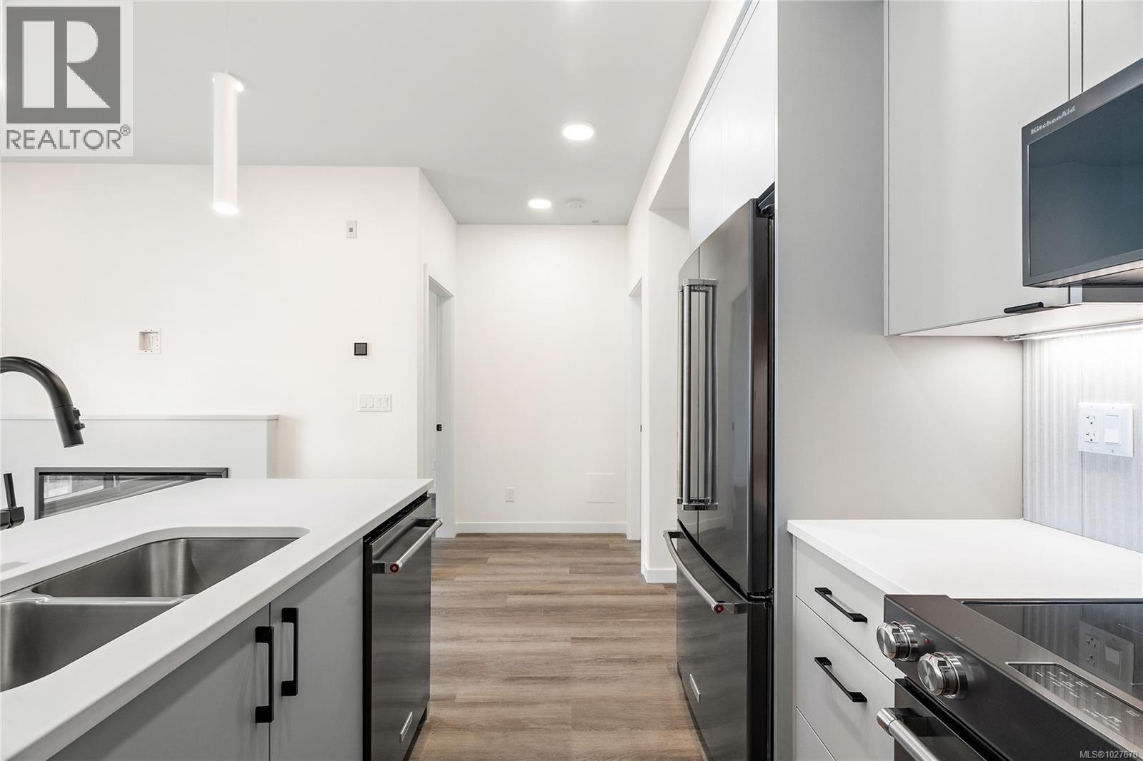 507 610 Lampson Street, Esquimalt