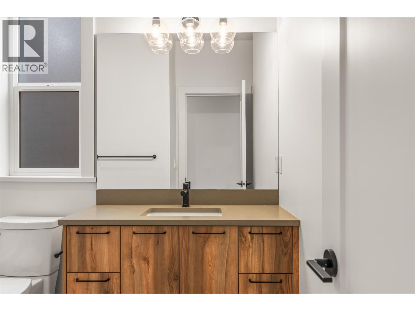 2468 Bradley Drive, Armstrong