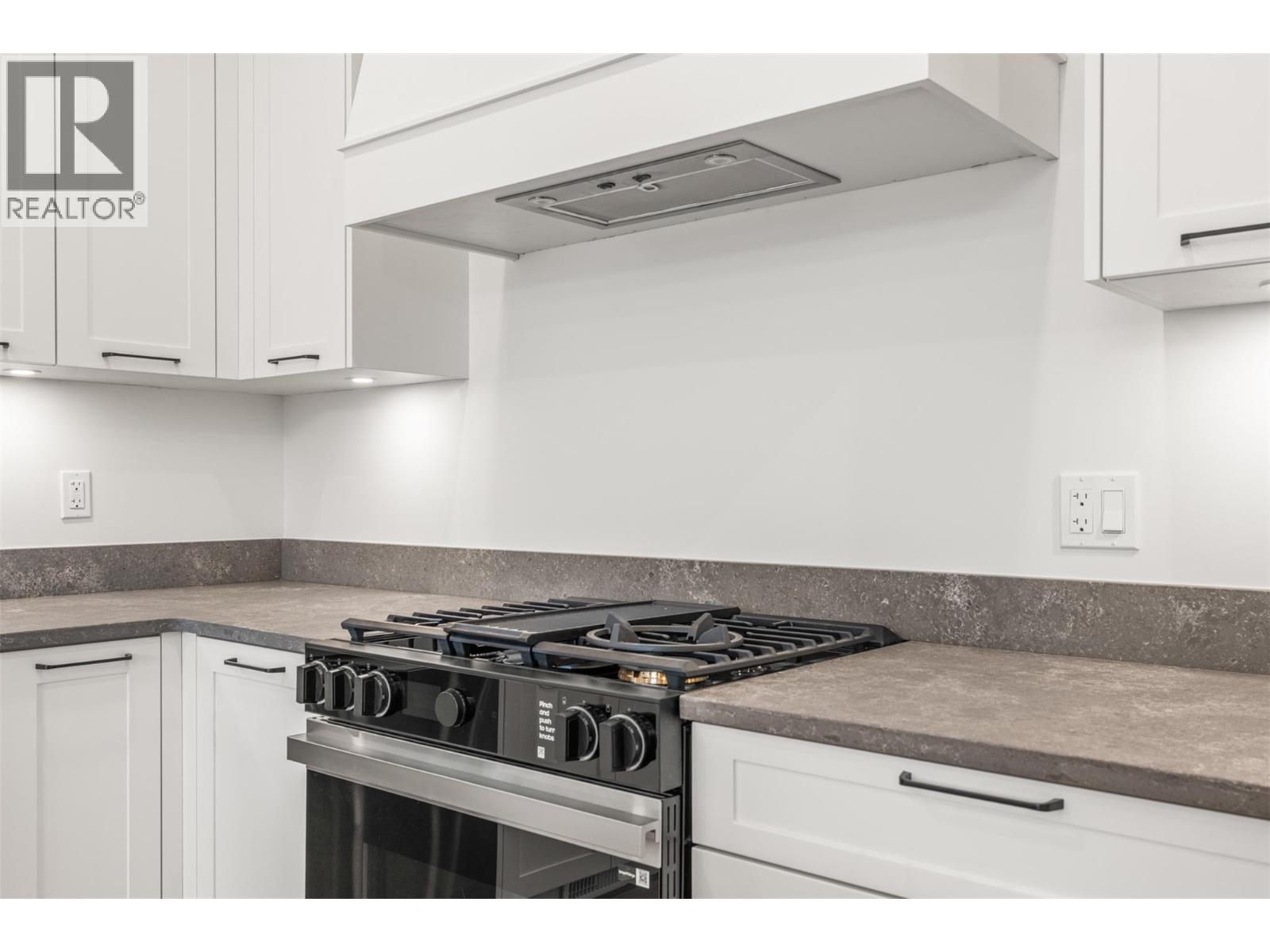 2468 Bradley Drive, Armstrong