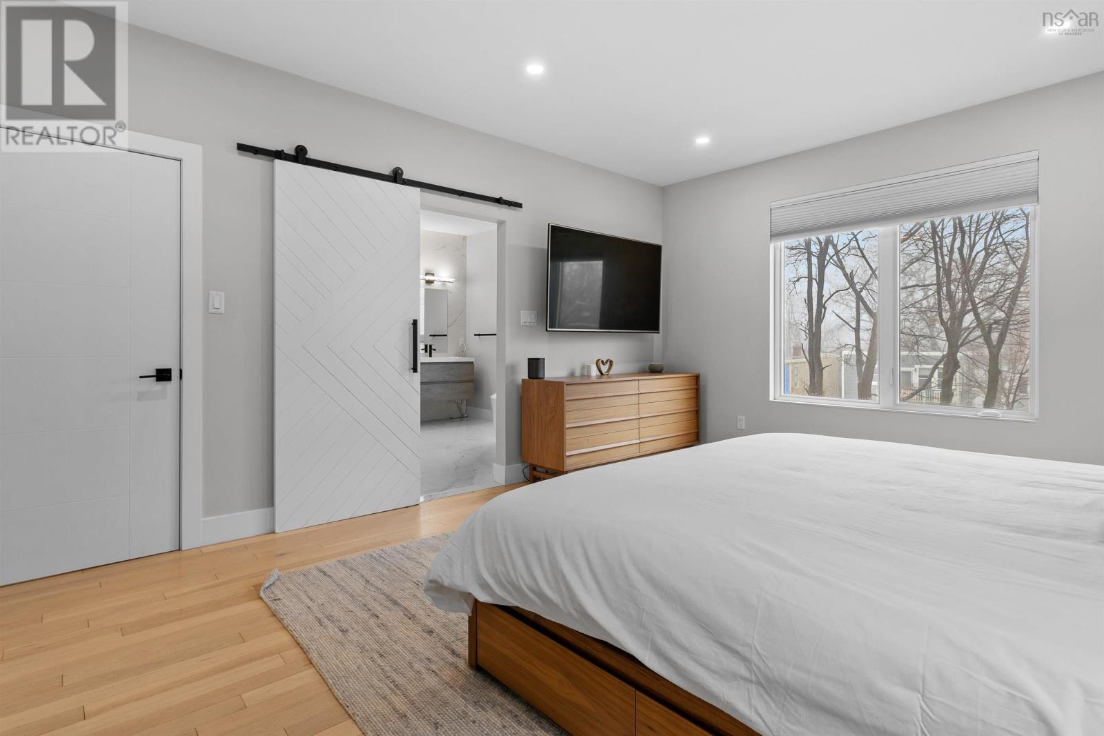 Property 25 of 48 of 1629 Vernon Street