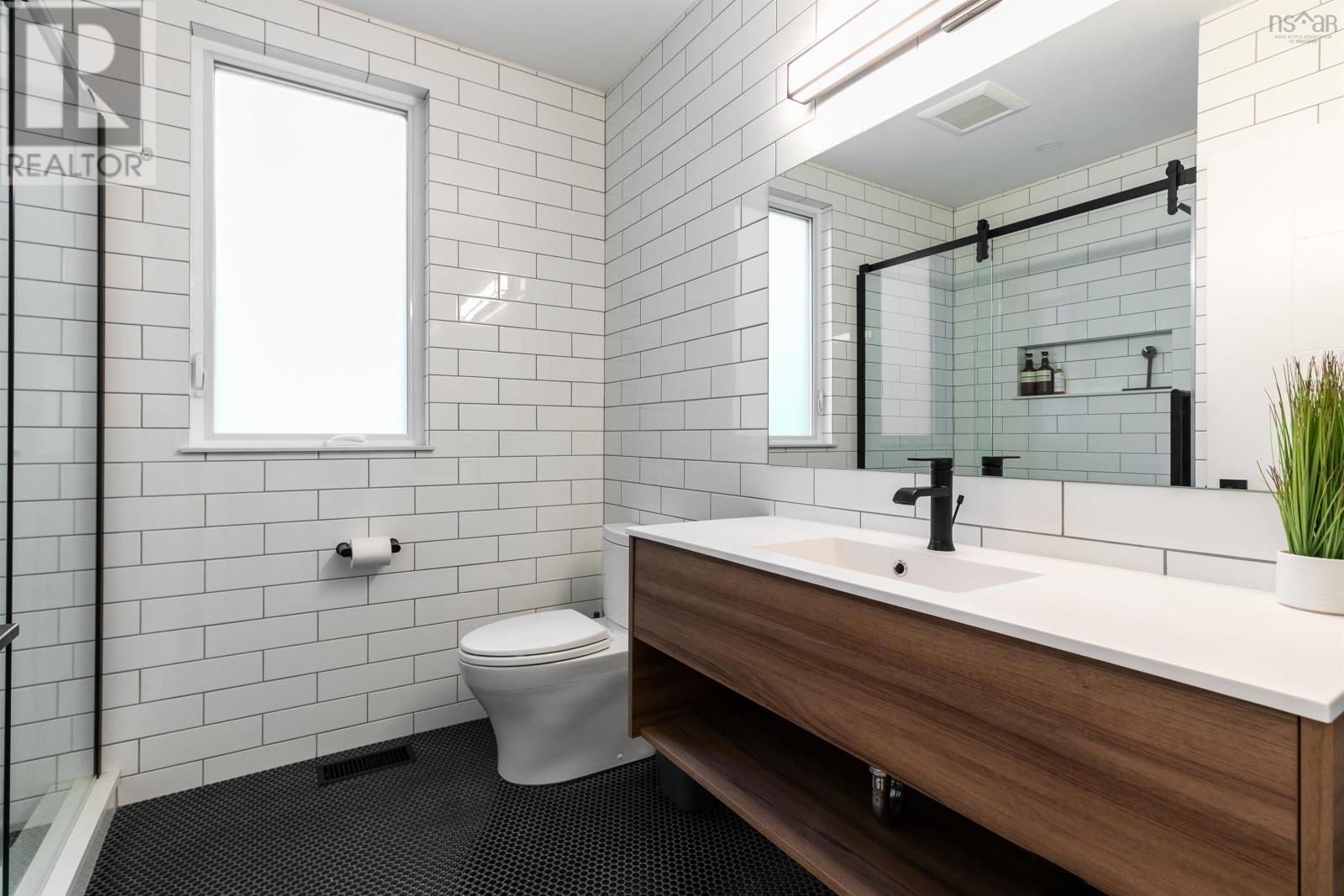 Property 6 of 48 of 1629 Vernon Street