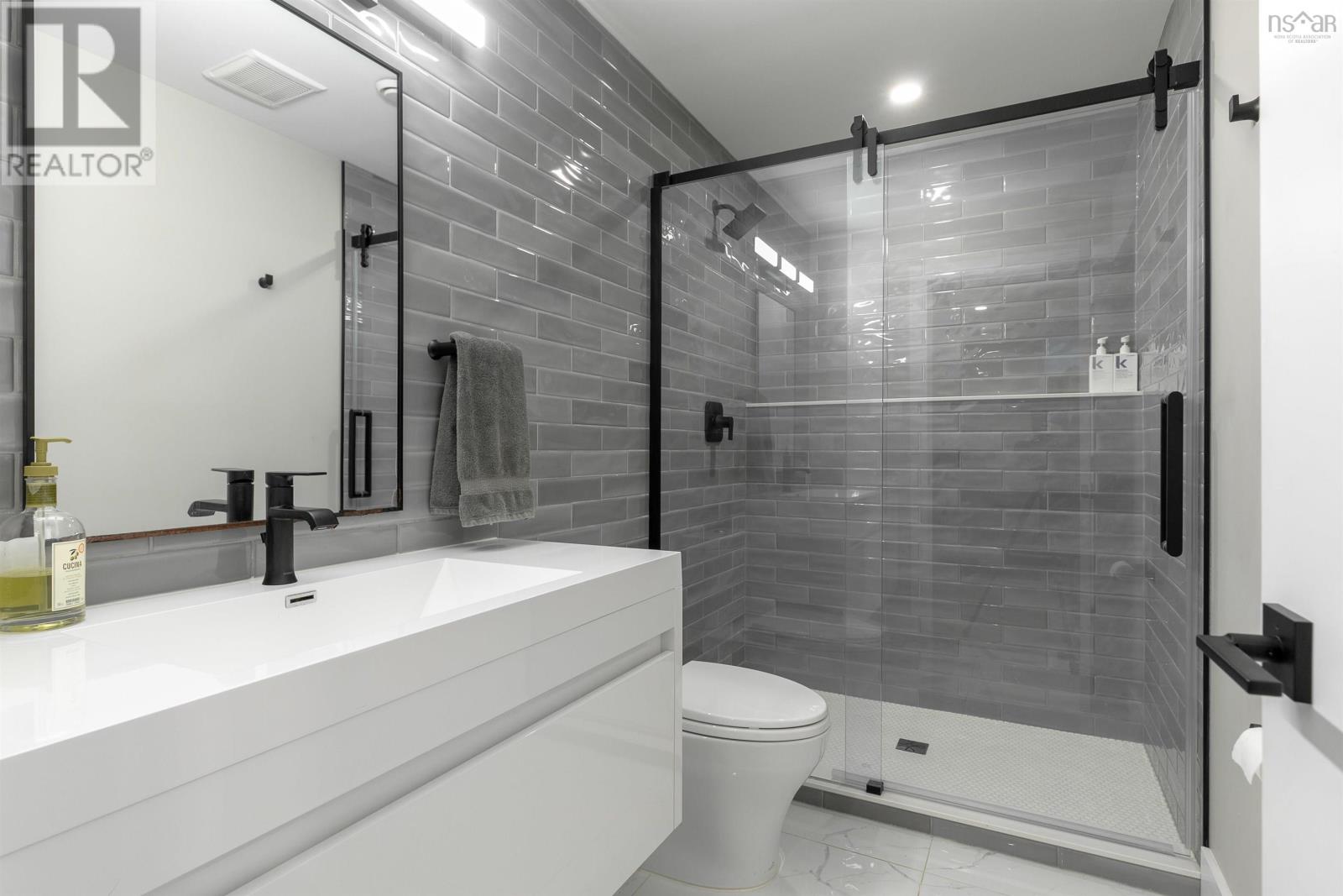 Property 34 of 48 of 1629 Vernon Street