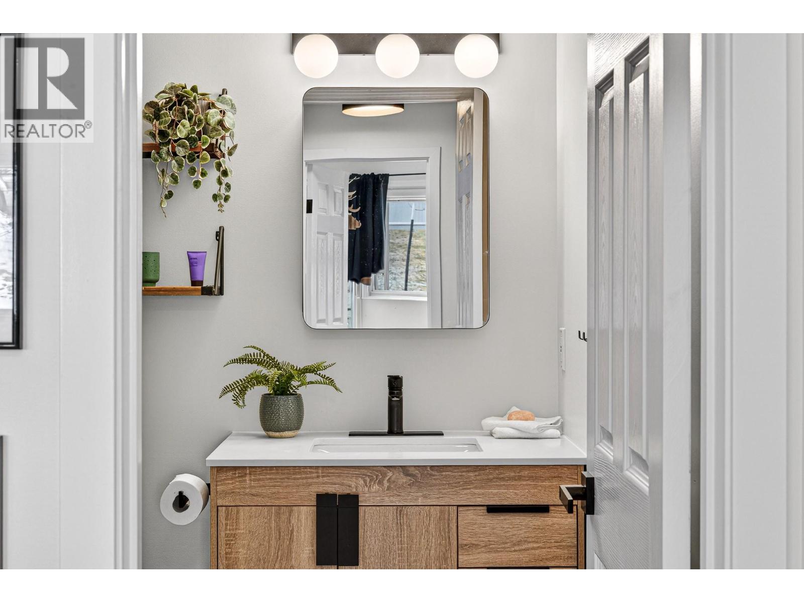 40 Ridgemont Avenue Unit# 102, Fernie