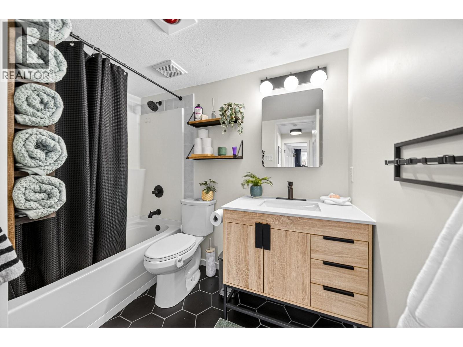 40 Ridgemont Avenue Unit# 102, Fernie