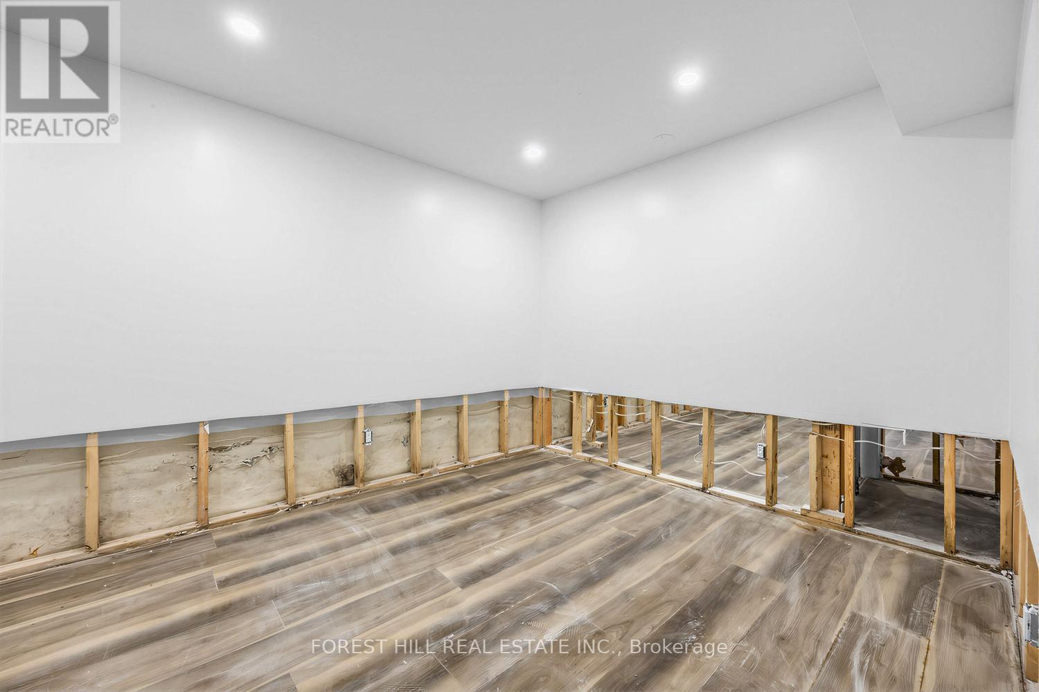 180 GLENWOOD CRESCENT - 27
