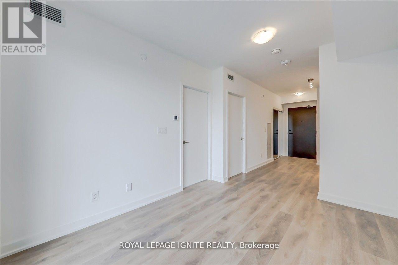 #2002 2033 KENNEDY ROAD - 12
