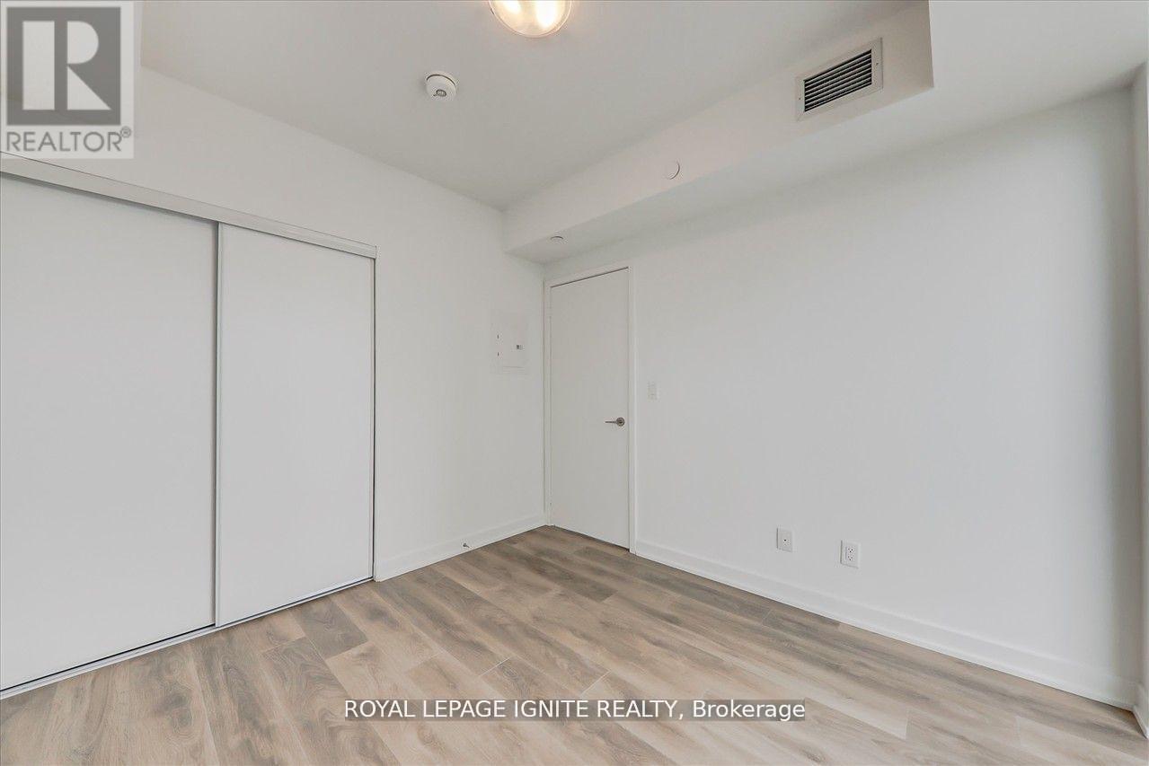 #2002 2033 KENNEDY ROAD - 17