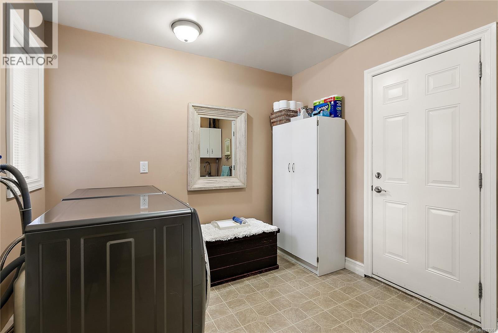 10953 Madrona Dr, North Saanich