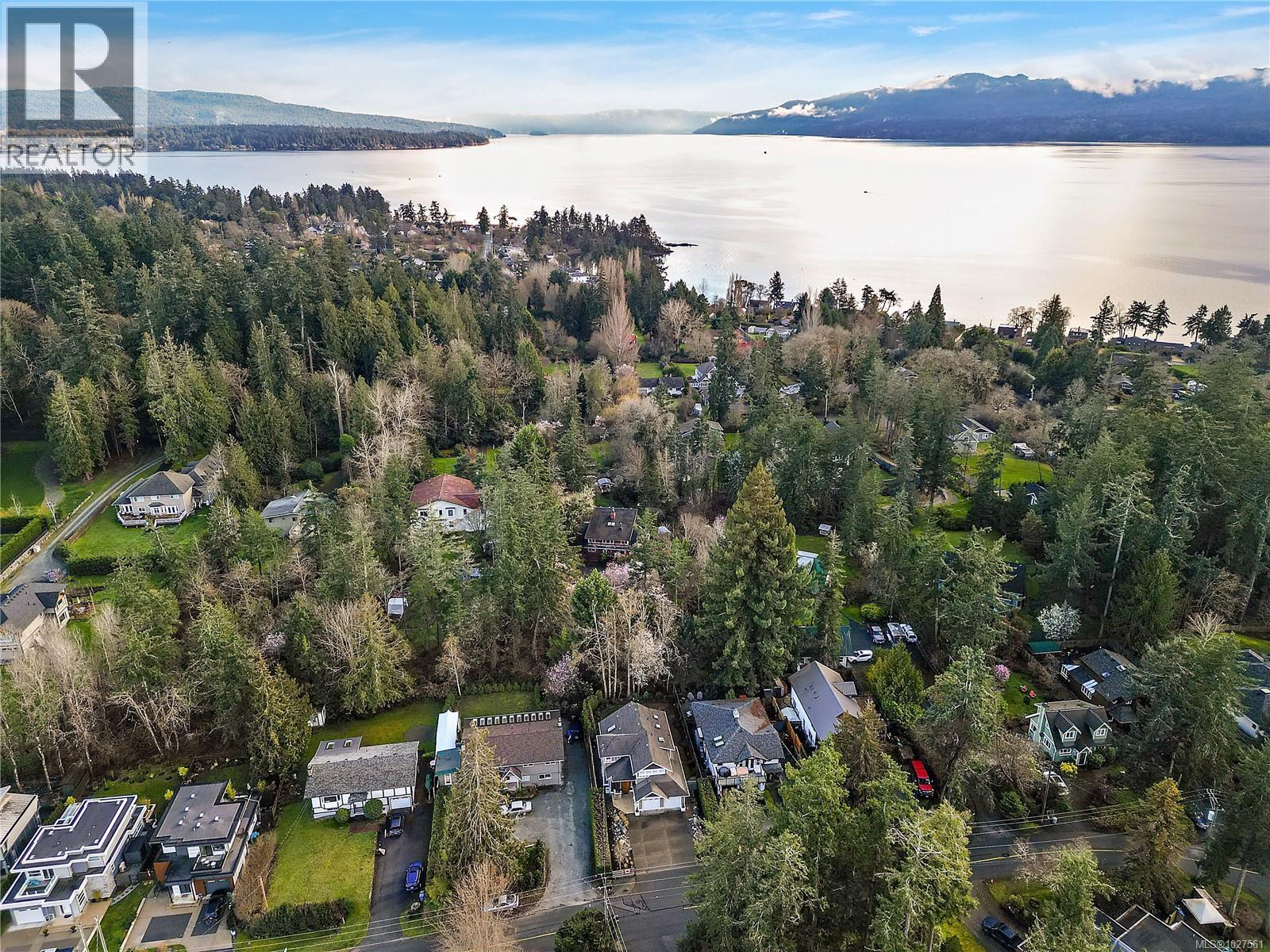 10953 Madrona Dr, North Saanich