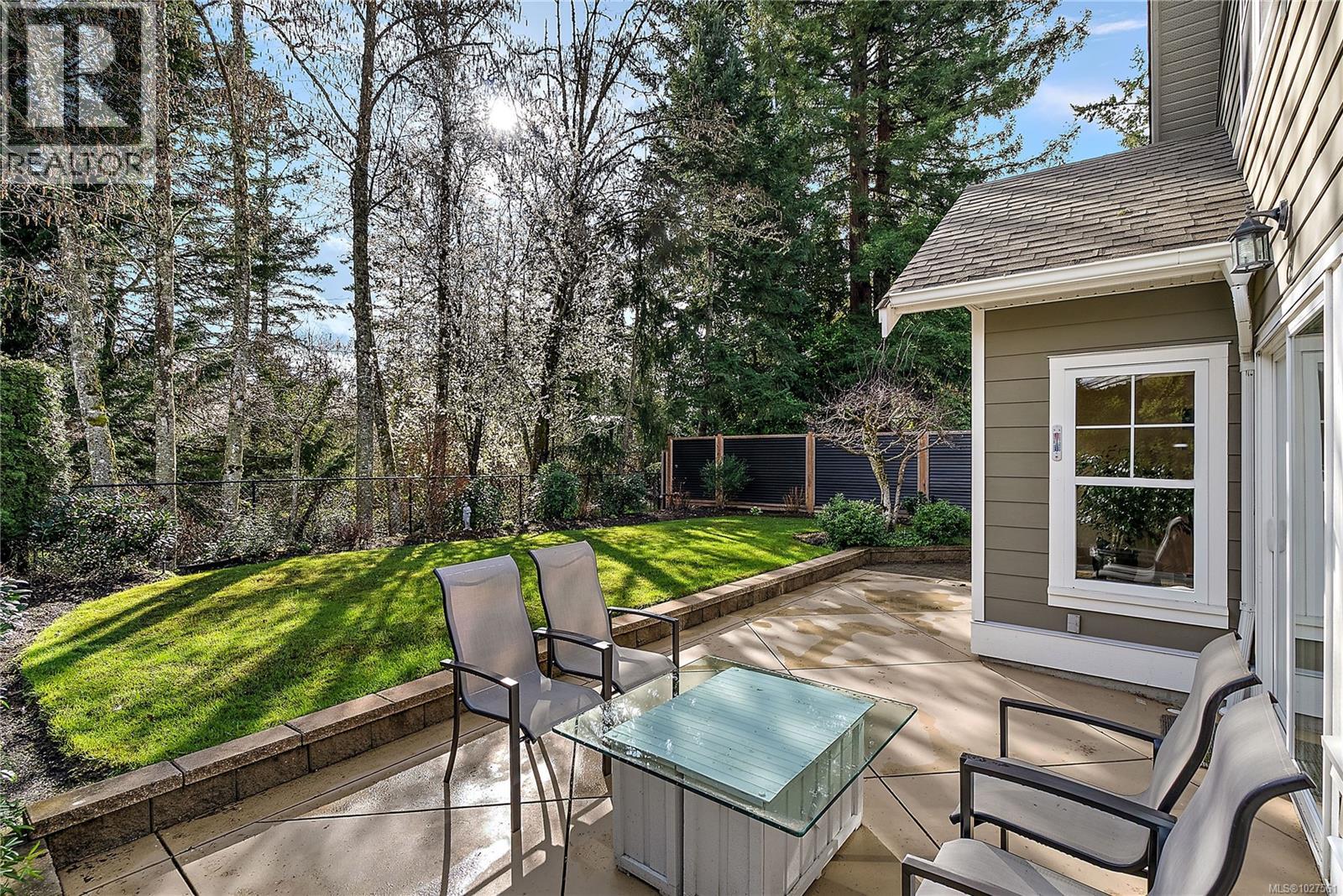 10953 Madrona Dr, North Saanich