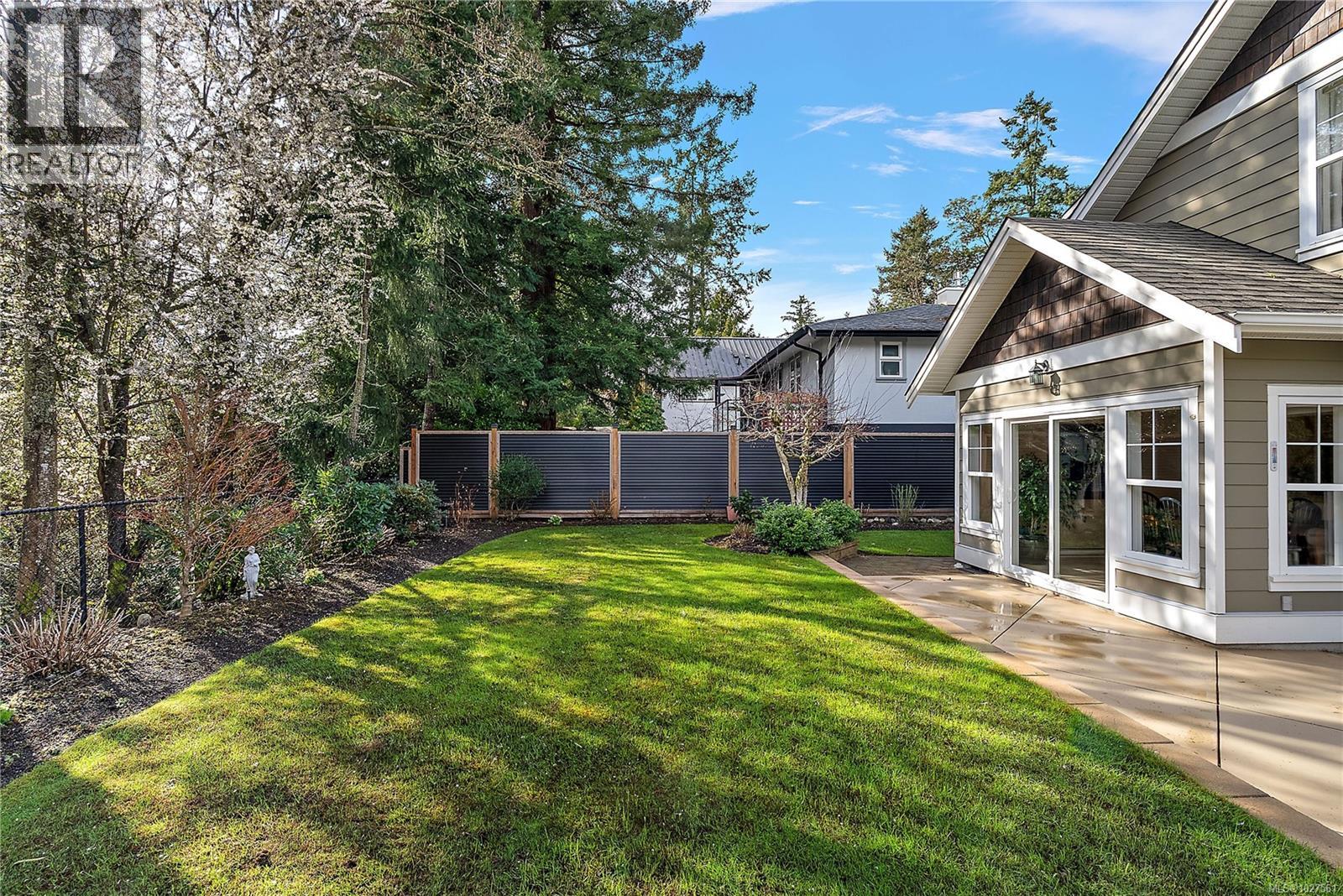 10953 Madrona Dr, North Saanich