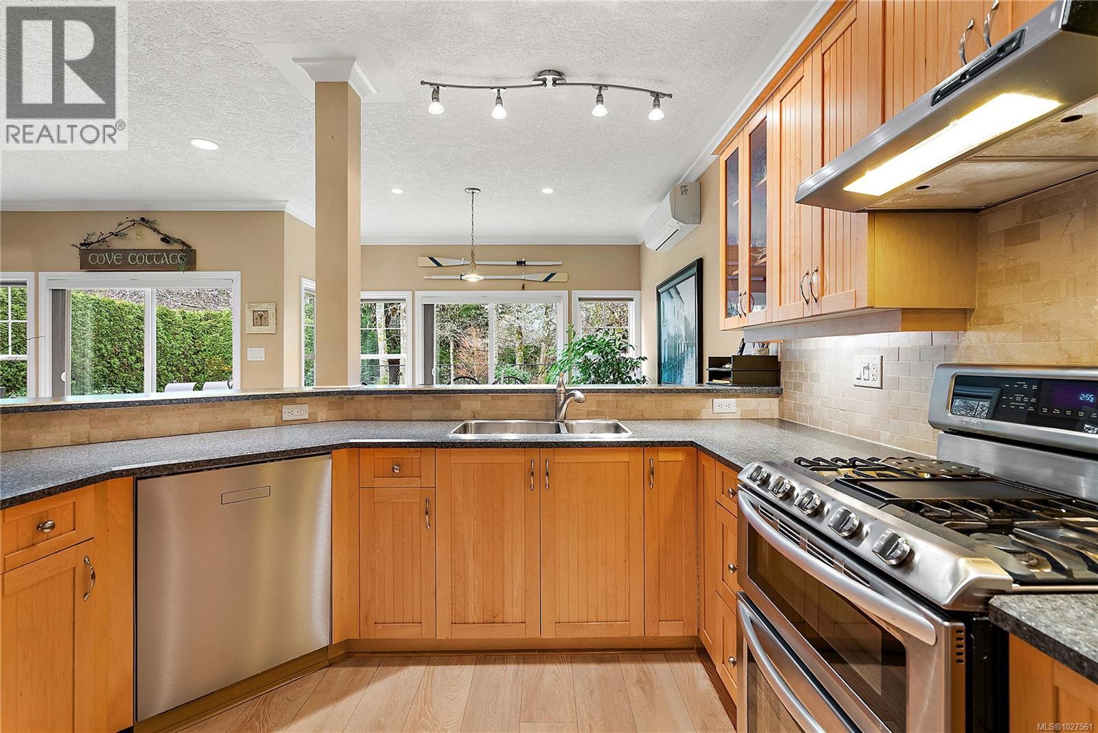 10953 Madrona Dr, North Saanich