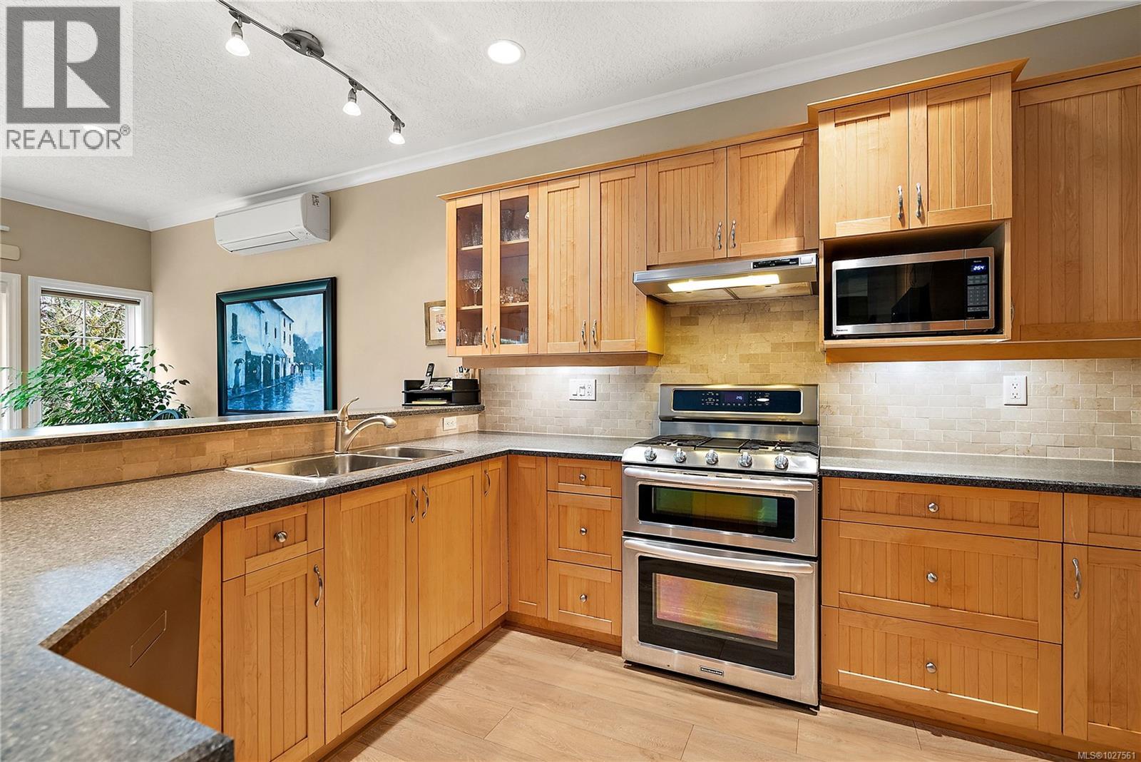 10953 Madrona Dr, North Saanich