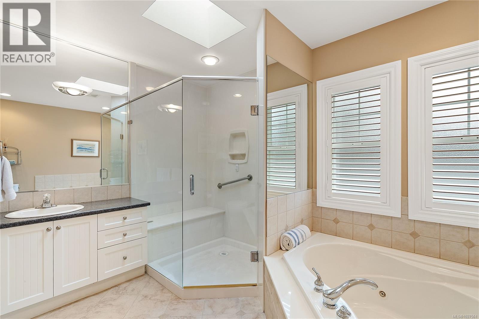 10953 Madrona Dr, North Saanich