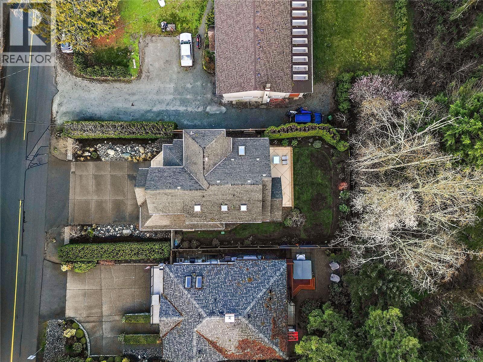 10953 Madrona Dr, North Saanich