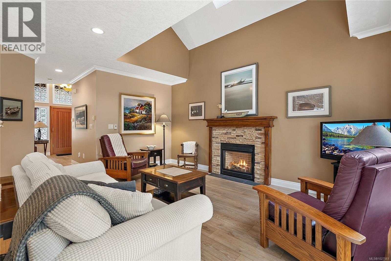 10953 Madrona Dr, North Saanich