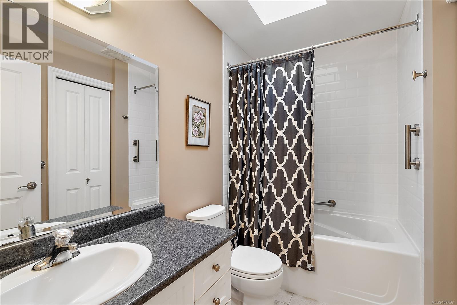 10953 Madrona Dr, North Saanich