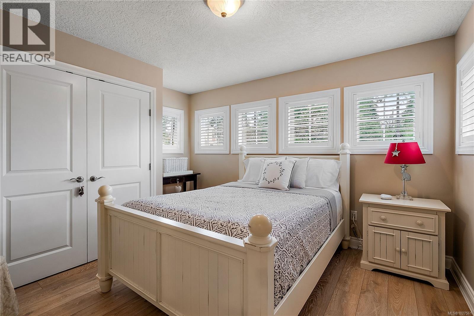 10953 Madrona Dr, North Saanich