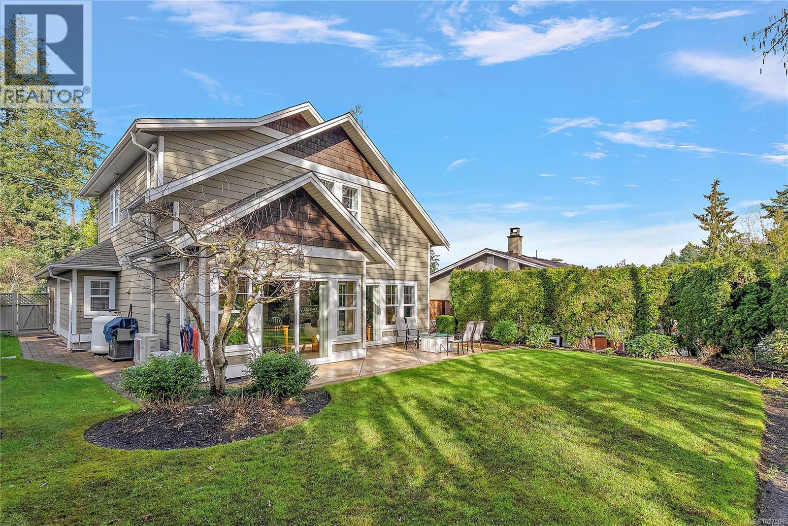 10953 Madrona Dr, North Saanich