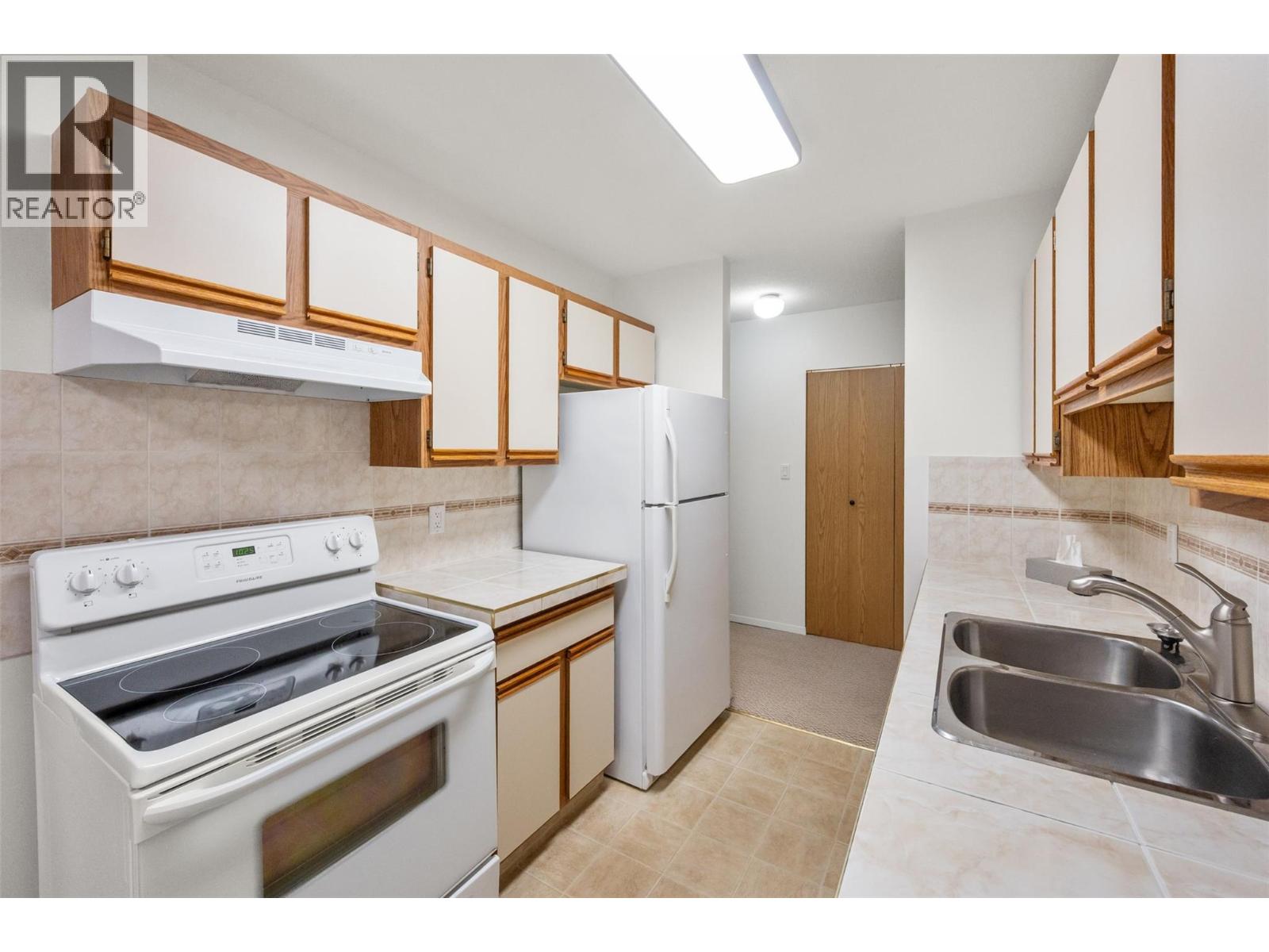 284 YORKTON Avenue Unit# 404, Penticton